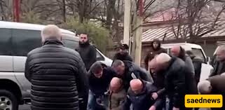 The Heart-Wrenching Scene of the Killer's Family Kneeling Desperately Before the Victim's Family Will Shake Your Heart / This Video Will Bring Tears to Your Eyes.
