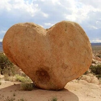 Unveiling a Multi-Thousand-Year-Old Ancient Cemetery of Iranian Lovers in a Picturesque Yazd Village – Heart-Shaped Tombs Revealed + Photos