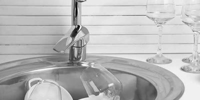 Why The Bottom Of Some Glasses Gets Dirtier Than The Sides