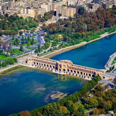 Zayanderud River in Isfahan During the Qajar Era! (Photo)