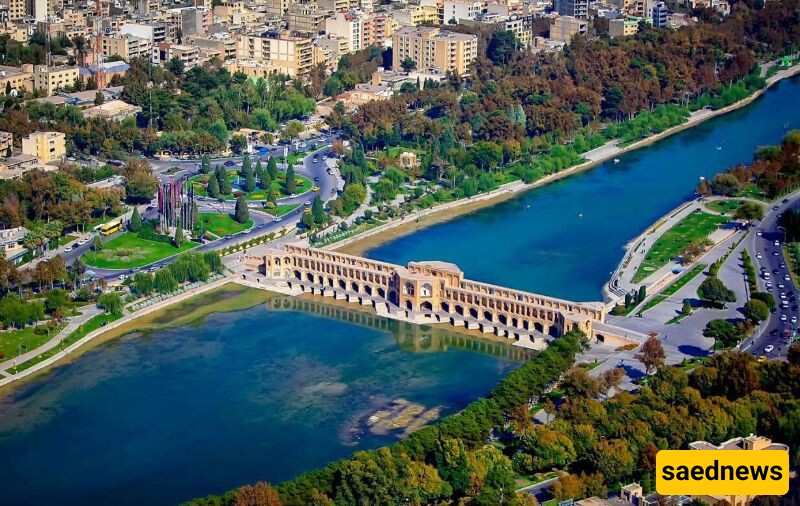 Zayanderud River in Isfahan During the Qajar Era! (Photo)