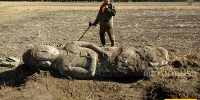 A 3-Meter Statue Emerges From The Ground Instead Of Potatoes | Photo