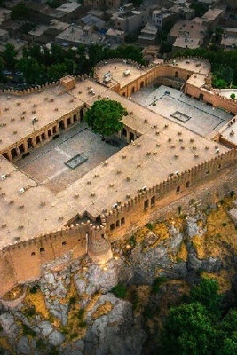 Over 6,000 People Visit Sassanid-era Falak-ol-Aflak Fortress In Single Day!