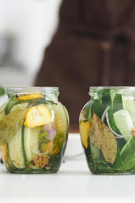 Why did grandmothers’ pickles never go bad? / The secret to long-lasting pickles: keeping them mold-free and healthy