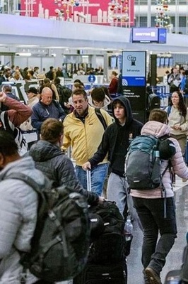 Winter Storm Disrupts Holiday Travel, Cancels 1,500 Flights