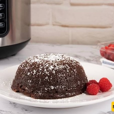 How to Bake a Cake in Traditional and Digital Rice Cookers