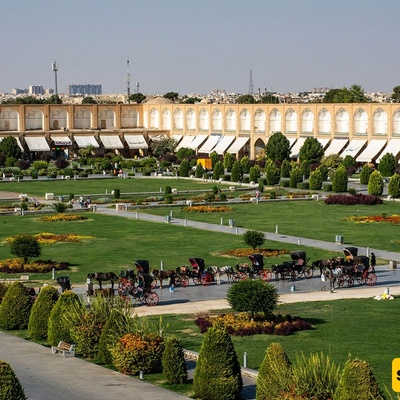 Exploring Isfahan’s Parks and Public Spaces: A Guide to Relaxation and Adventure