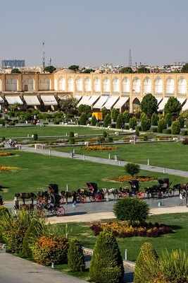 Exploring Isfahan’s Parks and Public Spaces: A Guide to Relaxation and Adventure