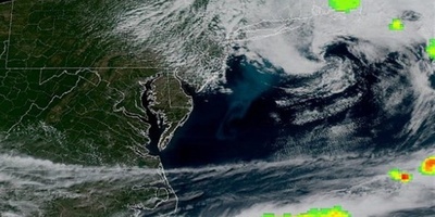 Meteor Explodes Over Massachusetts, Triggering Powerful Sonic Booms Across the Region