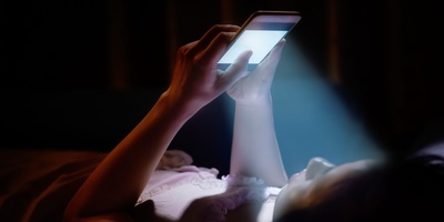 Does Mobile Phone Use Cause Premature Skin Aging? How To Prevent It?