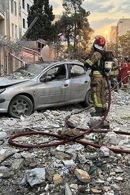 Report of Israeli Air Strike Hits Residential Area Near Keshavarz Street in Tehran; Image Available + Photo