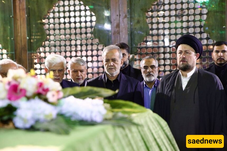 Pezeshkian recites Fatiha at the grave of Iran's fourth president on the second day of Government Week +photo