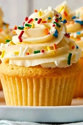 How to Make Soft and Delicious Vanilla Cupcakes with a Creative and Elegant Design for Girls' Day / Whether You Have an Oven or Not, You Can Make These Cupcakes at Home!