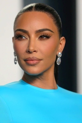 What Kim Kardashian Would Look Like Without Plastic Surgery + Viral Photo
