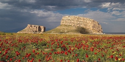 Ghala Dashi: The Timeless Fortress Rising from Lake Oroumiyeh