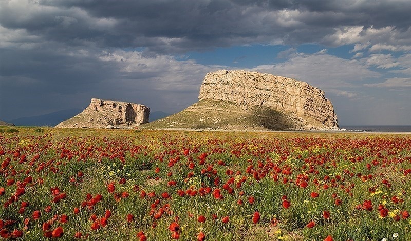 Ghala Dashi: The Timeless Fortress Rising from Lake Oroumiyeh