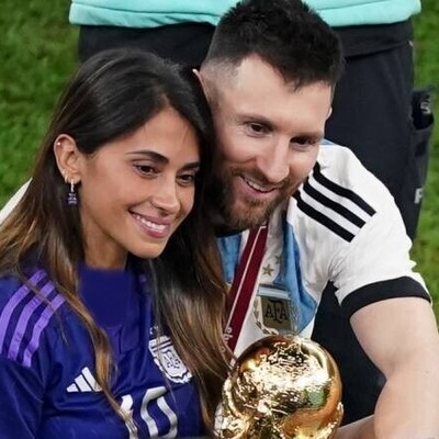 Chanel Suit and Skirt of Antonela Roccuzzo, Messi's wife – So Elegant and Stunning! 😍