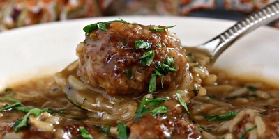 How to Make Delicious and Nutritious Rice Soup with Meatballs