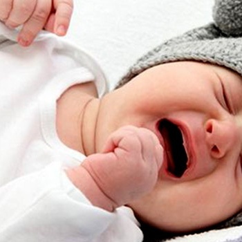 Why Do Newborns Cry in Their Sleep? 4 Common Causes and Effective Ways to Calm Them