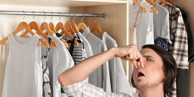 5 Mistakes That Make Clothes Smell Bad in Your Closet