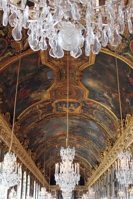 A Look At Marie Antoinette's Magnificent Bedroom, Adorned With Royal Paintings And Gold Embossing, A Sight Only Seen In Dreams; It Seems Like It came From Heaven 😍