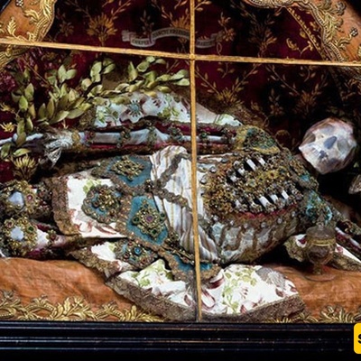 Inside Thousands of Jewel-Filled Corpses