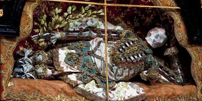 Inside Thousands of Jewel-Filled Corpses