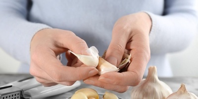 7 Golden Tricks for Easily Peeling Garlic!