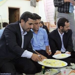 Interesting Lesson by Mahmoud Ahmadinejad to a Foreign Political Figure + Photo / Iranizing Faces in the Style of the Former President