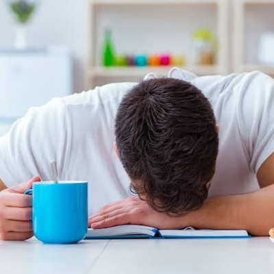 Why You Feel Sleepy After Lunch Even When You Did Not Eat Much