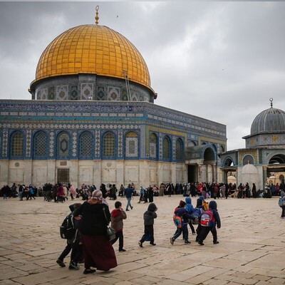 [VIDEO] Zionist Forces Force Attack On  Al Aqsa Mosque