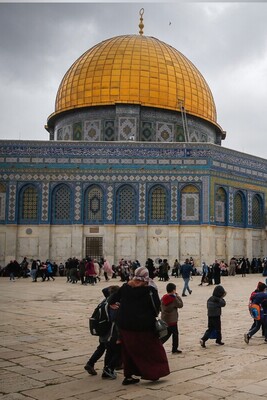 [VIDEO] Zionist Forces Force Attack On  Al Aqsa Mosque