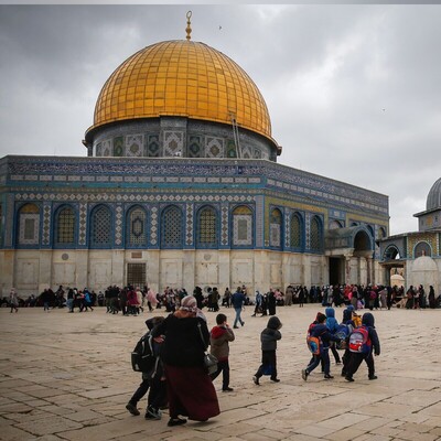 [VIDEO] Zionist Forces Force Attack On  Al Aqsa Mosque