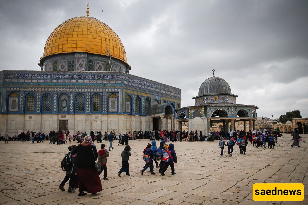 [VIDEO] Zionist Forces Force Attack On  Al Aqsa Mosque