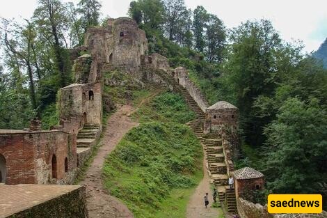 A Beautiful View of The Thousand Steps Castle / This Castle is like The Great Wall of China in Iran + video