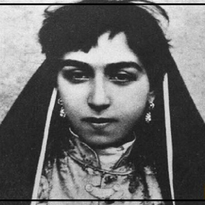 The Romantic Pose of a Harem Woman of Naser al-Din Shah, Who Was Passionate About Photography / This Girl Must Have Been a God of Photography!
