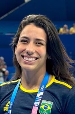 Brazilian Swimmer Ana Carolina Vieira Speaks Out on Controversial Olympic Dismissal