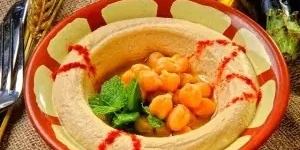 Homemade Chickpea Hummus Recipe + Chef’s Secret Tip