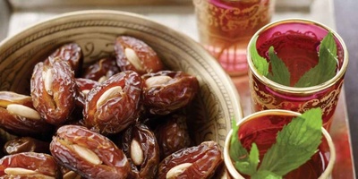 Why You Should Avoid Eating Mulberries And Dates With Tea