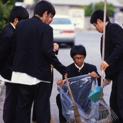 Why Are Japanese People So Clean and Organized?!
