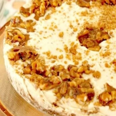 How to Make Homemade Walnut Ice Cream Cake