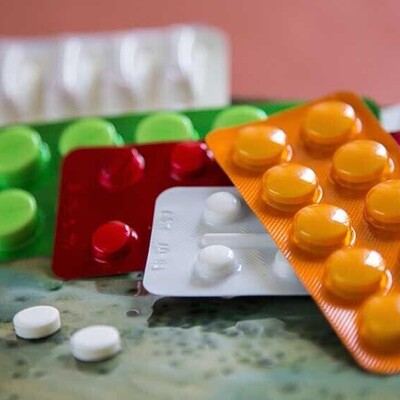 Symptoms and Side Effects of Taking Too Many Acetaminophen Pills / The Dangers of Overconsumption