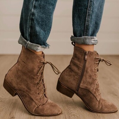 Look Stylish: Essential Tips for Pairing Women's Leather Boots for Fall / Types of Women's Leather Boots and Creating Various Styles