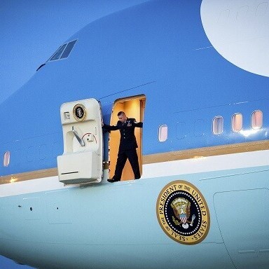 The U.S. Presidential Plane: How Long Can It Stay Airborne Without Landing?