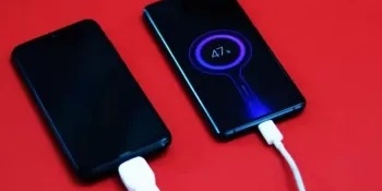 How to Transfer Battery Power Between Two Phones: Which Phones Support This Feature?