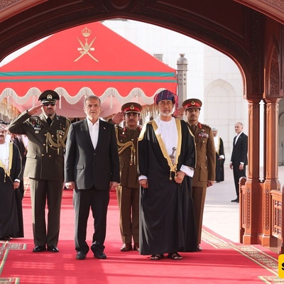 Red Carpet and Saluting Cannons: Masoud Pezeshkian Receives a Grand Welcome in Muscat