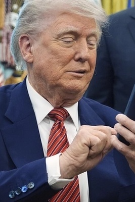 Trump Sent a Text Message to the People of Iran! + Photo