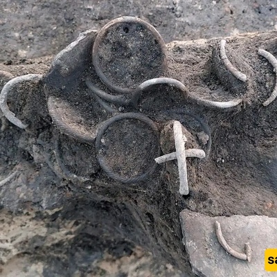 The “Glass Bracelet” Treasure Emerges from the Ground After 800 Years