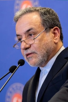 Araghchi’s response to Asharq Al-Awsat reporter regarding another war: There is a possibility of war, but Iran is ready