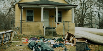 Common Mistakes That Keep Your Parking Area and Yard Dirty for Longer